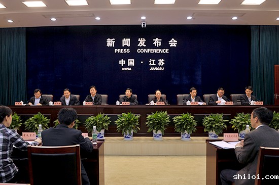 新闻发布会现场图